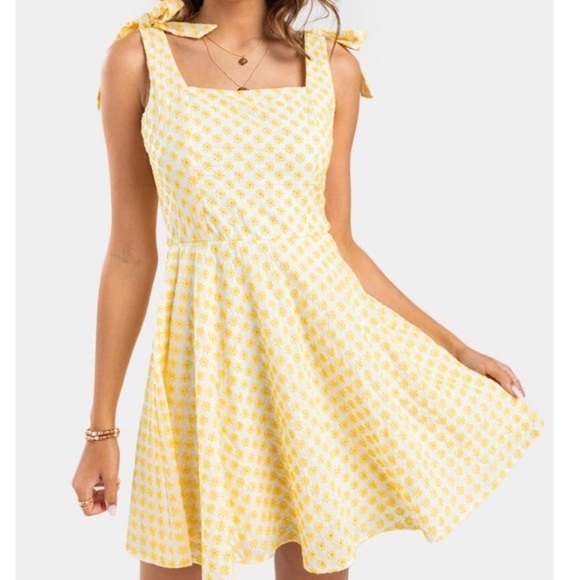 Francesca’s white dress with yellow flowers and bow sleeves size medium - Picture 1 of 15
